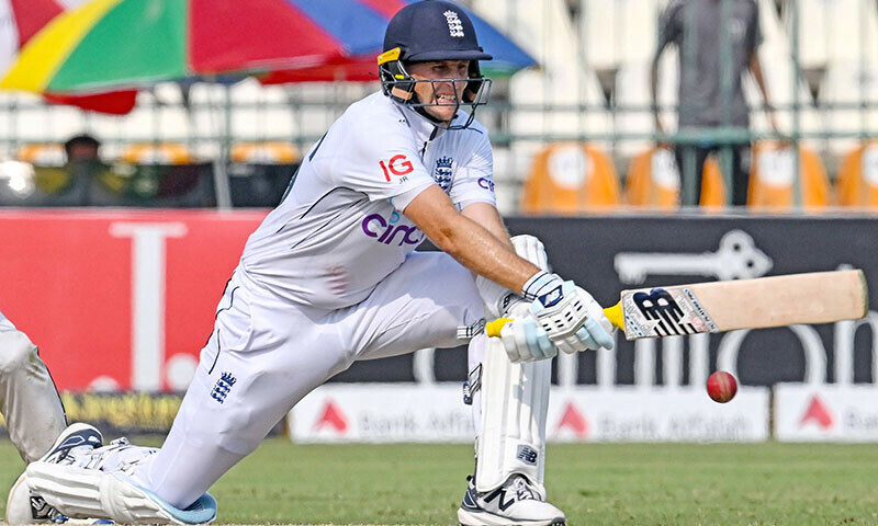 Record-breaking Root helps England dominate Pakistan on day three of Multan Test