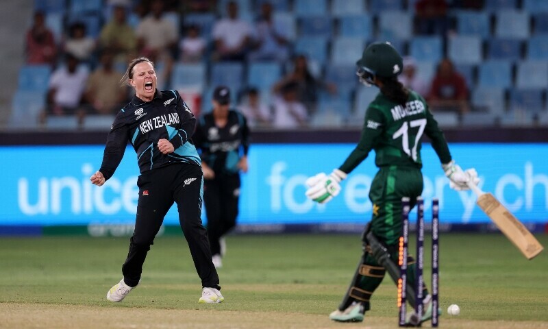 New Zealand thrash Pakistan to reach Women’s T20 World Cup semis