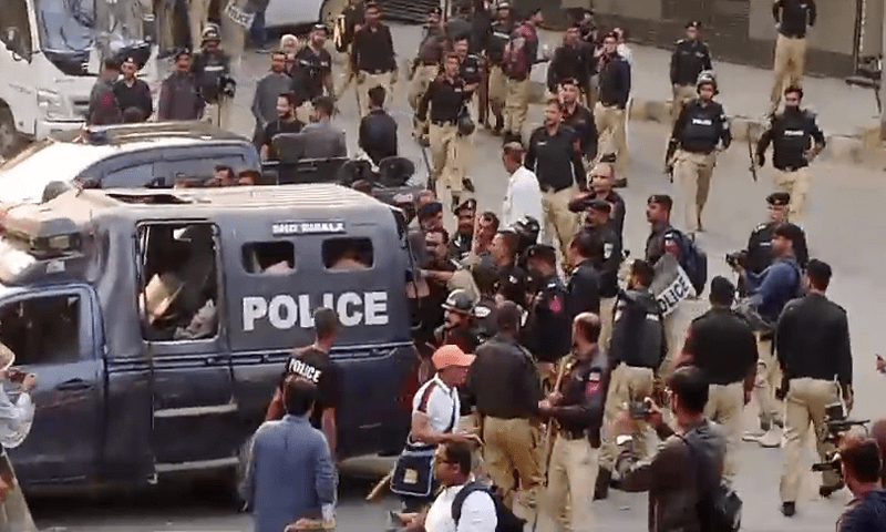 10 cops suspended after ‘maltreatment’ of women protesters outside Karachi Press Club