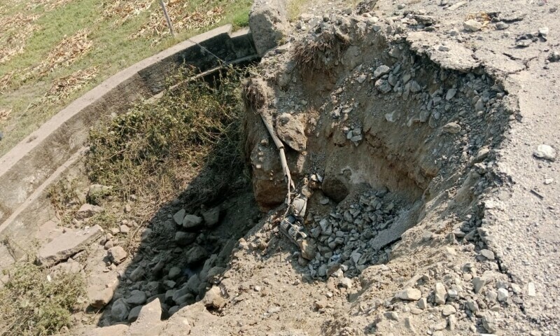 4 policemen injured in IED attack on vehicle in Buner