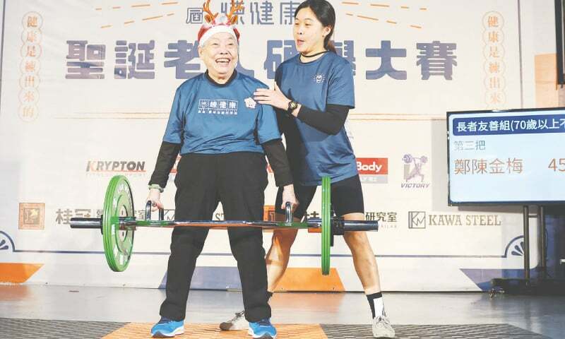 Weightlifting Taiwan granny garners cheers, health benefits at gym