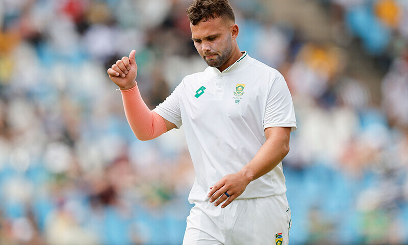 Paterson takes five wickets as Pakistan bowled out for 211 in first Test against South Africa