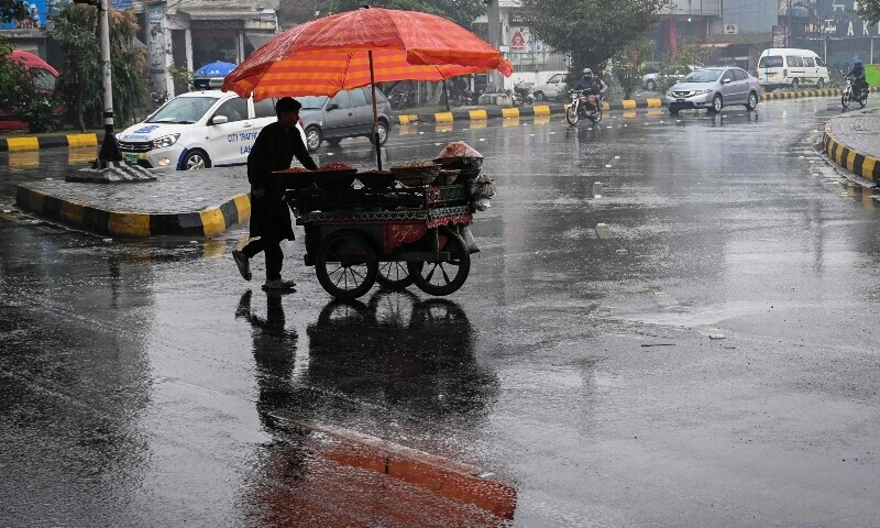 Rain ends dry spell, improves air quality in Lahore