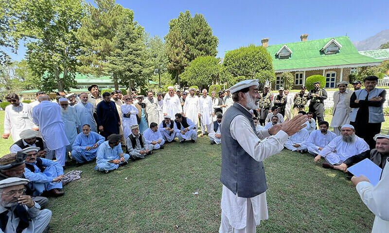 Kurram people offer Friday prayers on streets