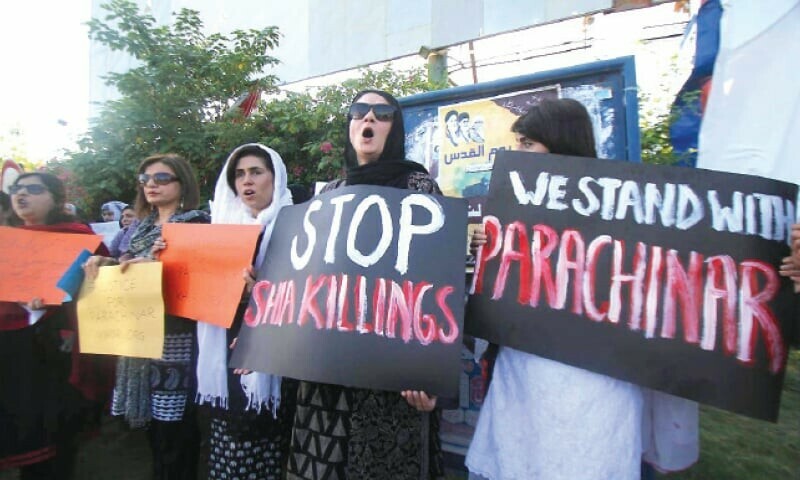 Traffic hurdles persist in Karachi as sit-ins against Parachinar killings continue