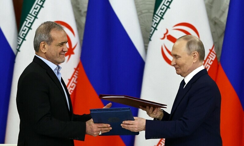 Russia, Iran harden military and trade ties in new pact