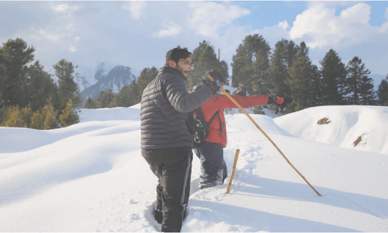 Fresh snowfall in Swat draws tourists from all over country