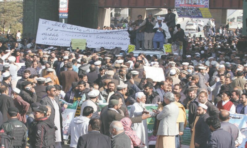 Govt employees stage sit-in in Peshawar against pension reforms