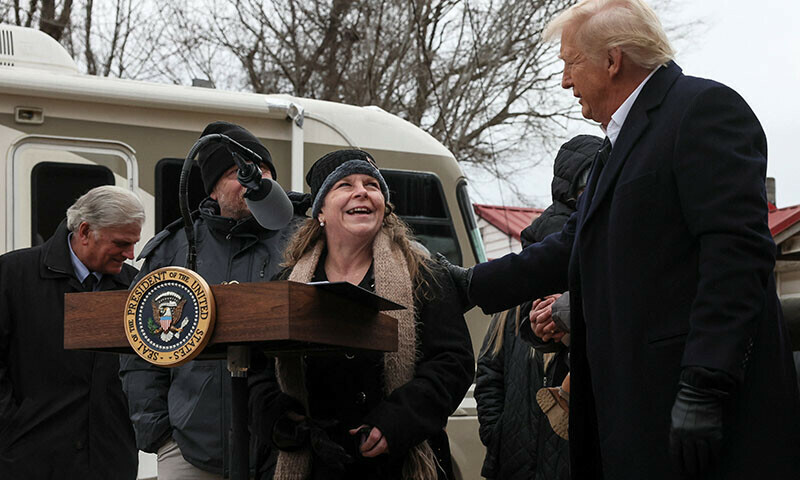 Trump says he will order Fema overhaul on tour of disaster-hit North Carolina