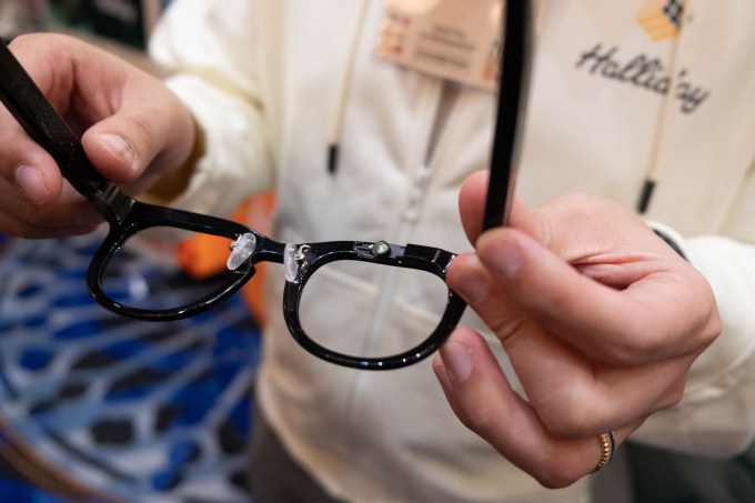 Halliday’s $489 smart glasses beam a tiny screen to your eye