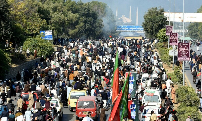 Islamabad court approves bail for 153 PTI workers involved in D-Chowk protest