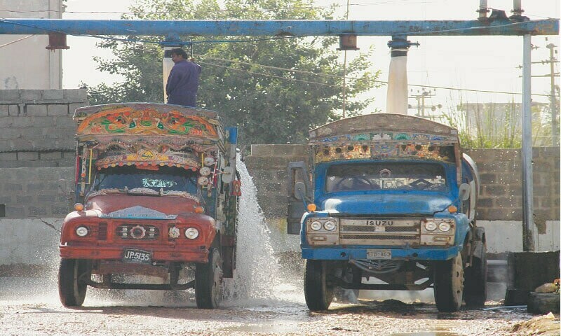 Water tankers run over, kill three bike-riders in Karachi